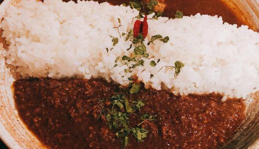 Curry shop only during the day, BAR at night. “Spice-flavored Azabu Juban Yakuzen curry”